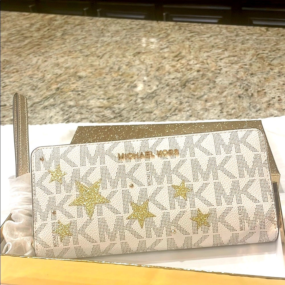 NWT Michael Kors White and Gold Women's Wristlet (NIB)